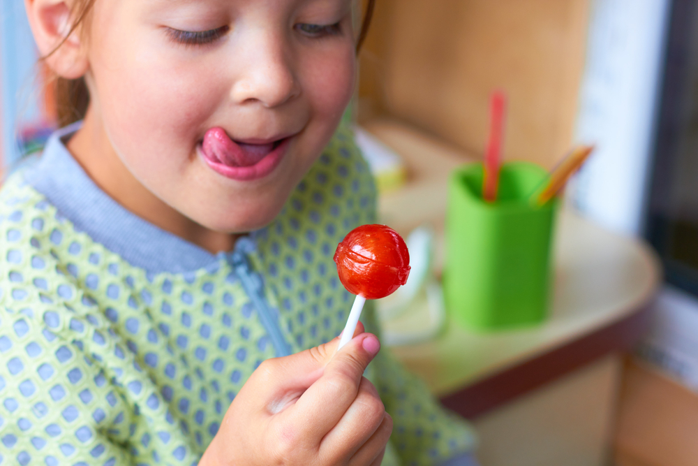 Диетолог перечислил продукты, которые губят здоровье детей