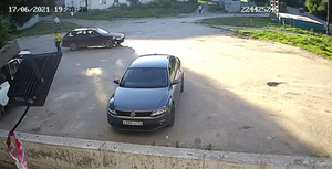Съездил за пивом: В Саратовской области водитель не заметил, как сбил старушку с клюкой, и скрылся с места ДТП