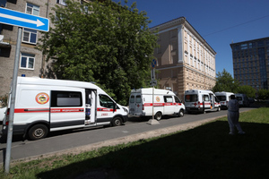 Ситуация с распространением коронавируса в России тяжёлая, заявили в Кремле