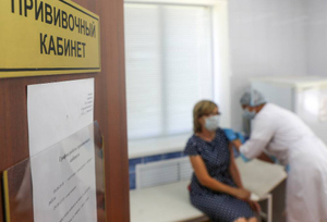 В РАН предостерегли от "вакцинного винегрета" при повторной прививке от ковида