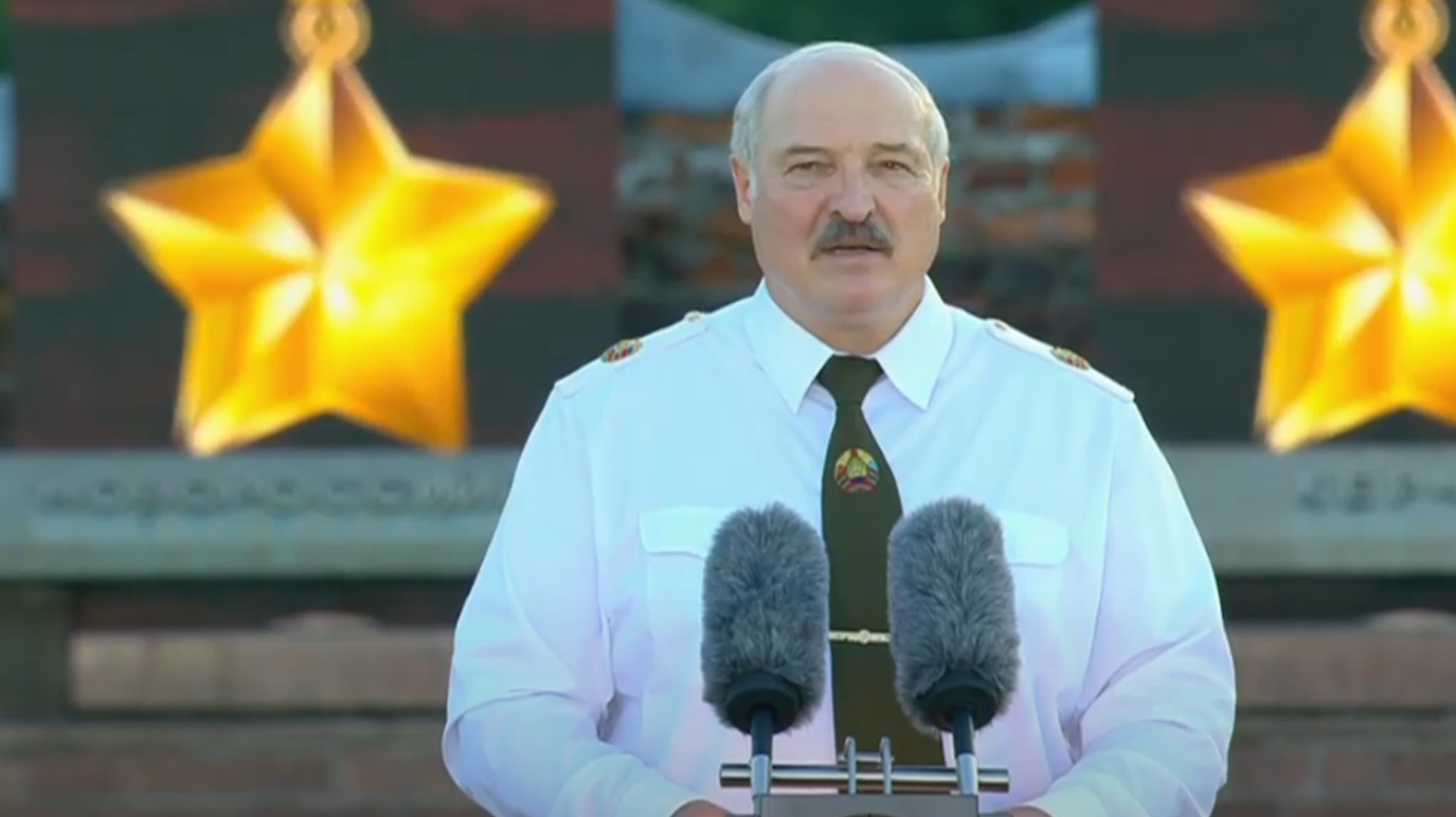 "Вы не должны нас душить": Лукашенко призвал жителей ЕС на "сто лет встать на колени" перед белорусским народом