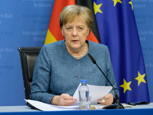 Меркель на себе испытала "коктейль" из вакцин от ковида