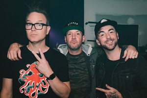 "Мне очень страшно": Солист Blink-182 шокировал фанатов ужасной новостью, что уже три месяца он борется с раком