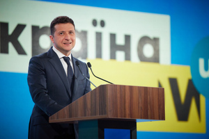 "Давно игнорирует конституцию": Политолог объяснил, зачем Зеленскому референдум по Донбассу