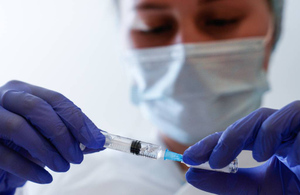 В Роструде объяснили, могут ли уволить за отсутствие прививки от ковида