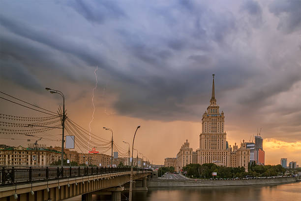 В МЧС предупредили москвичей о надвигающейся грозе 