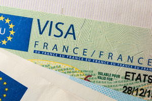 Посольство Франции в России приостановило приём заявок на продление пятилетних шенгенов