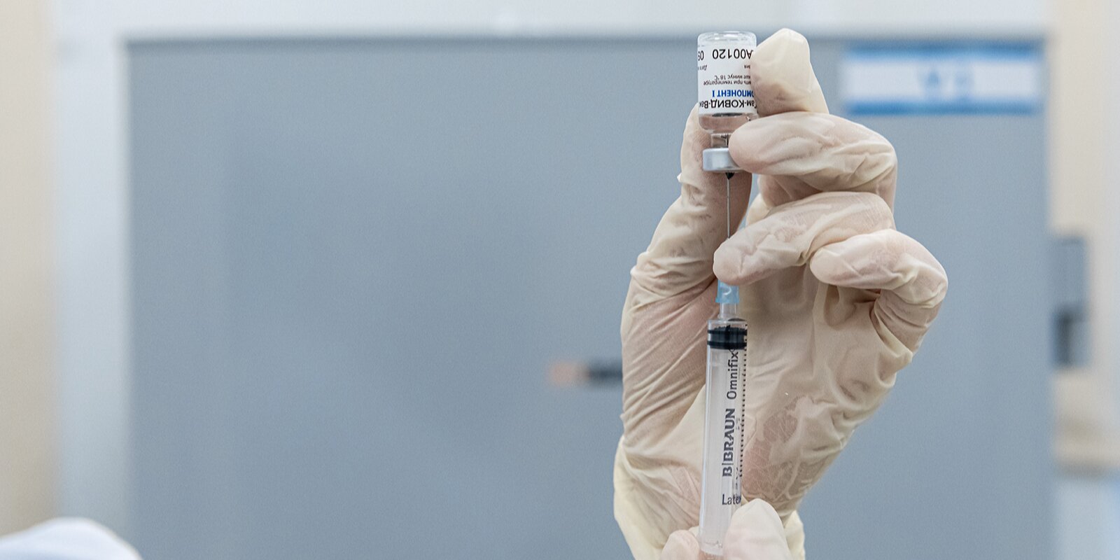 В Москве на два часа продлили работу пунктов вакцинации от коронавируса