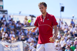 Даниил Медведев впервые в карьере выиграл турнир на травяном покрытии