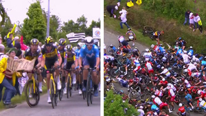 Фанатка с плакатом спровоцировала крупную аварию на "Тур де Франс"
