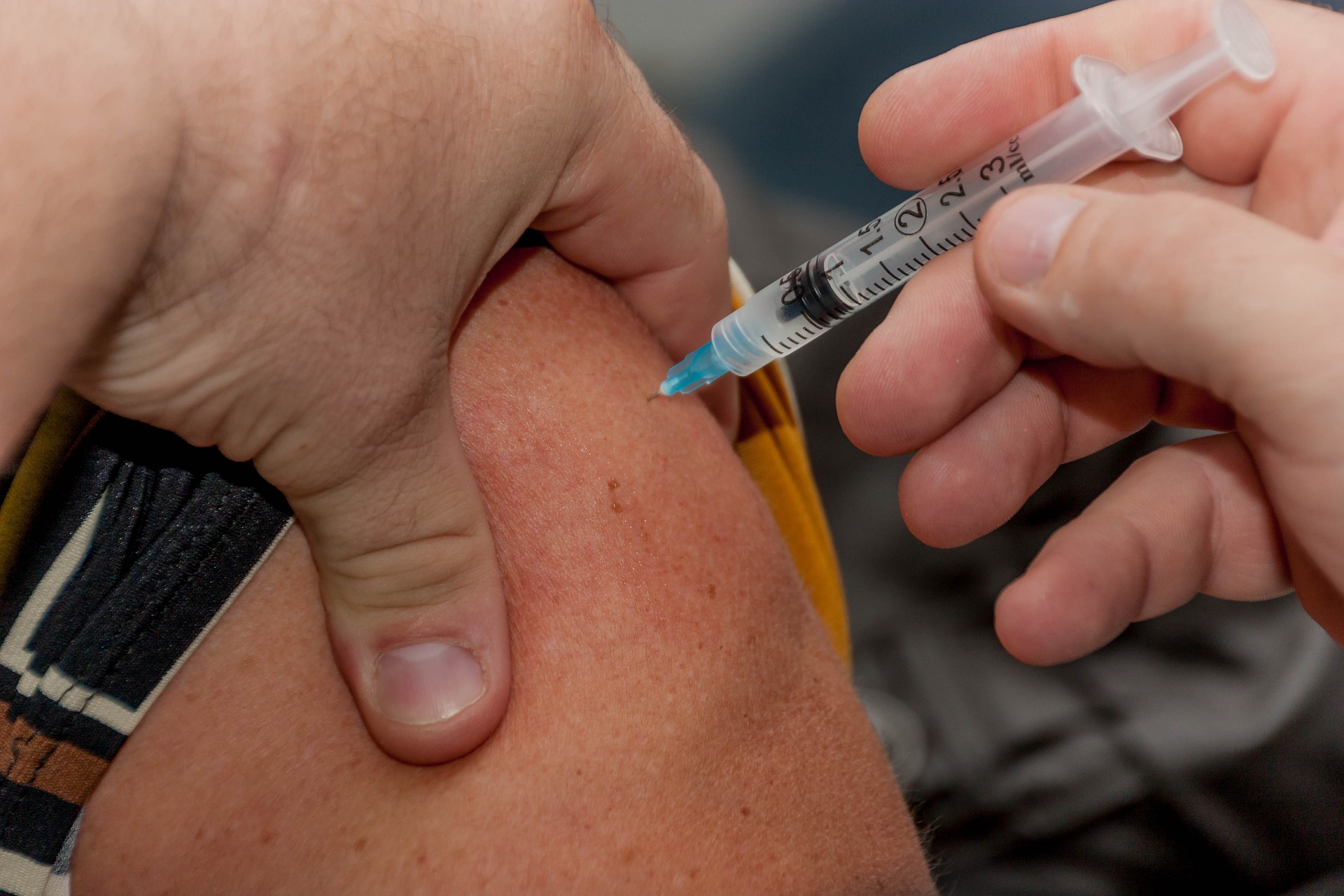 В Бурятии ввели обязательную вакцинацию от ковида для некоторых групп населения