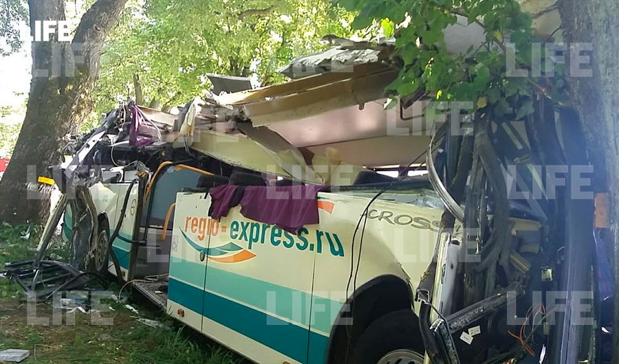Снесло часть салона и крышу: В ДТП с автобусом в Калининградской области пострадало 27 человек