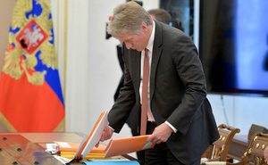 Песков опроверг слухи, что Путин готовит экстренное заявление из Кремля