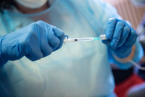 Прививочный хит: Почему все охотятся за вакциной "Ковивак"
