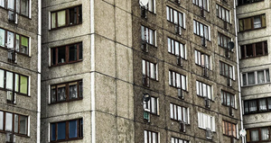 На юге Москвы годовалый малыш выпал из окна 14-го этажа, пока родители отходили от вечернего застолья