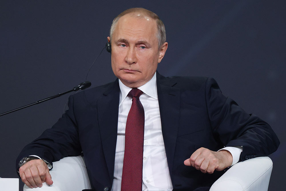 Путин сожалеет, что многие россияне по-прежнему пренебрегают антиковидными требованиями 