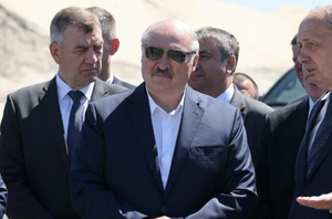 Лукашенко назвал действия Запада против Минска "накатом на Россию"