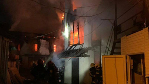 Частный дом с 80 людьми внутри загорелся в Новой Москве