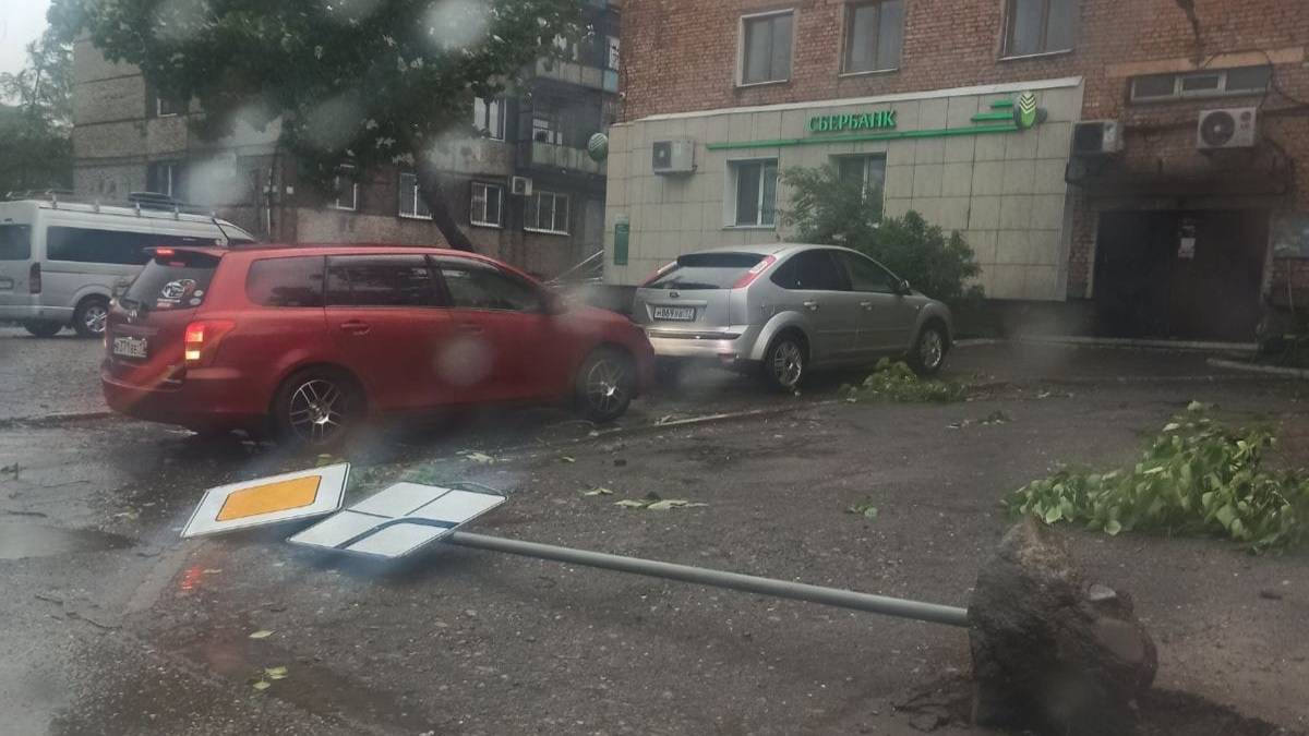 Ураган в Туве сдул крыши домов, оборвал провода и повредил автомобили