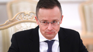 Глава МИД Венгрии назвал ошибочной позицию Еврокомиссии по вакцинам от ковида