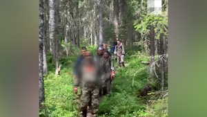 Притворялся мёртвым, когда видел медведей: Опубликовано видео спасения девятилетнего сына священника из уральской тайги