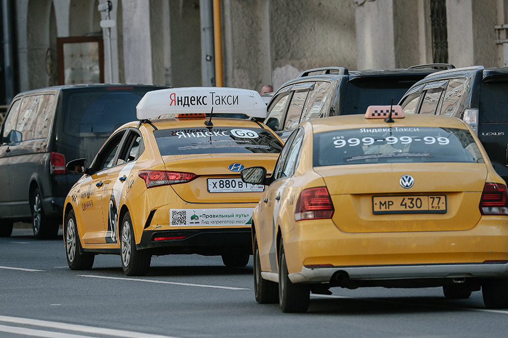 В Москве и области с августа будут следить за переработками таксистов