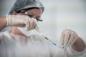 Вирусолог счёл безопасной ревакцинацию после прививки "Спутником V"