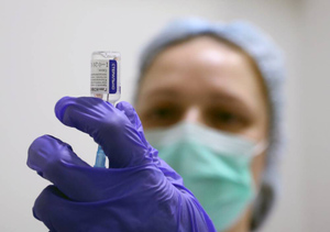 Госдума поддержала в первом чтении законопроект о включении вакцинации от ковида в нацкалендарь прививок