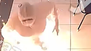 В кадре — охваченная огнём медсестра: Момент начала пожара в красной зоне рязанской больницы попал на видео