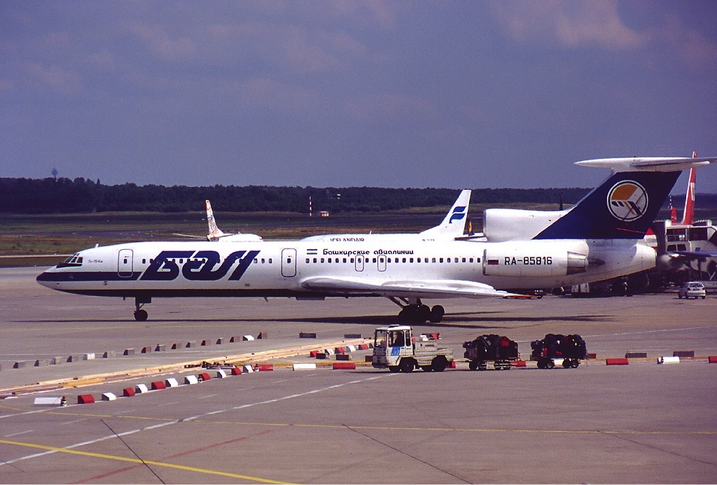 Разбившийся самолёт за 4 года до катастрофы. Фото © Wikipedia