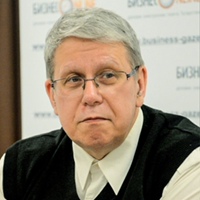 <p>Россия потеряла Украину надолго, но не навсегда, возможно, этот период может продлиться от 60 до 100 лет. Потому что следующее поколение, которое придёт к власти в Киеве, будет настроено даже более русофобски, чем нынешнее. Поэтому после этого должно смениться ещё как минимум два поколения</p>