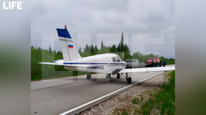 В Коми легкомоторный самолёт сел прямо на дорогу из-за проблем с двигателем