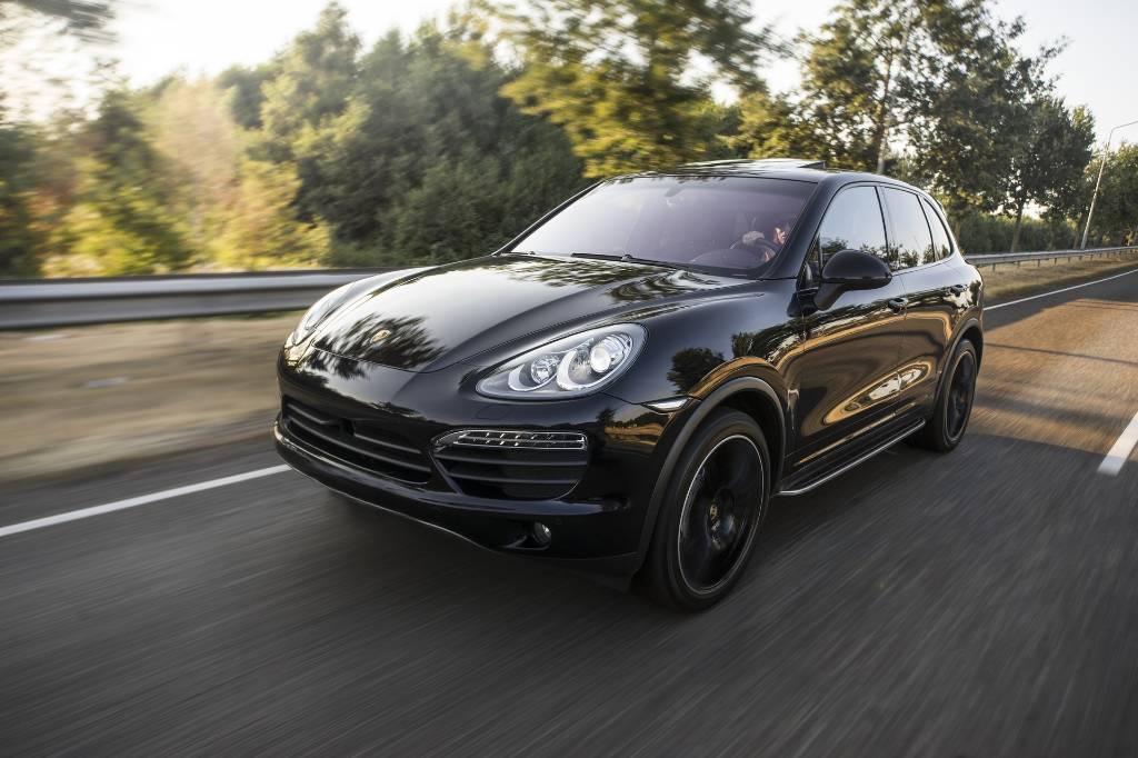 У москвича из Porsche Cayenne украли сумку с 3,5 млн рублей