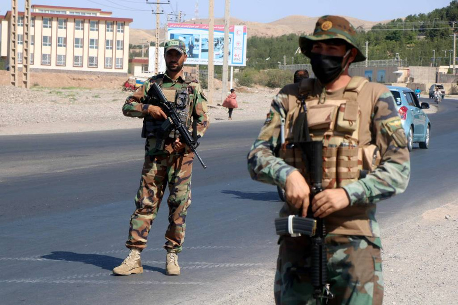 Военнослужащие афганской армии возле КПП в Герате. Фото © ТАСС/EPA