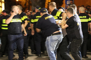В Тбилиси начались стычки между протестующими и полицией после гибели журналиста