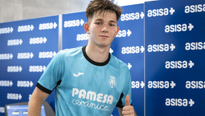 Ещё один наш в Европе: Молодой футболист Иосифов подписал контракт с победителем Лиги Европы