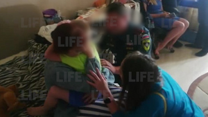 Передача малыша маме после спасения от отца-неадеквата попала на видео