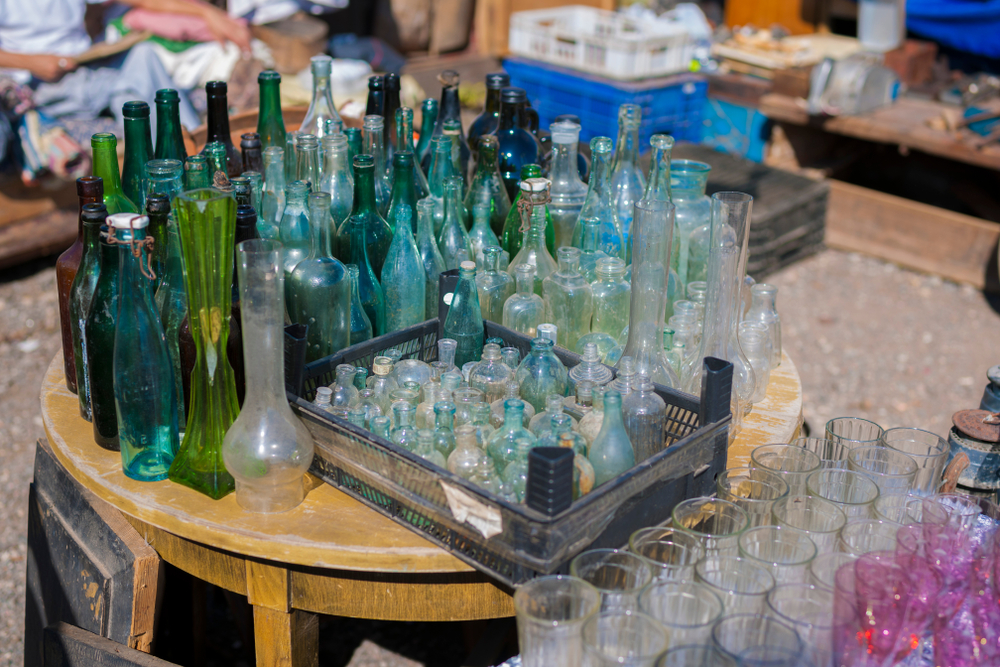 Ценятся вместительные стеклянные ёмкости, например бутыли объёмом от 10 до 30 литров можно продать по цене от двух до пяти тысяч рублей. Фото © Shutterstock