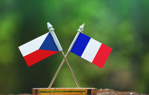 Россия с 24 июля возобновляет авиасообщение с Чехией и Францией