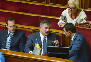 Верховная рада приняла отставку главы МВД Украины Арсена Авакова