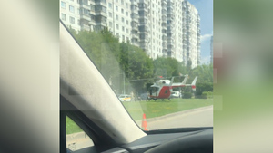 Перевёрнутая коляска и медицинский вертолёт: Появилось новое видео с места ДТП, в котором студентка на "мазде" сбила троих детей 