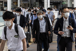 В Токио перед Олимпиадой четыре дня подряд выявляют более тысячи новых случаев ковида