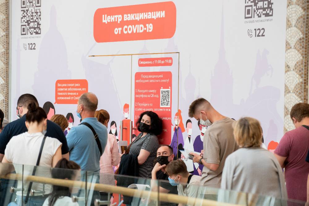 В Петербурге с начала массовой вакцинации от ковида привилось более 1,1 млн жителей
