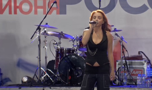 "Не хотела жаловаться": Помощница МакSим объяснила, почему больная певица вышла на сцену в Казани