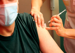 В Великобритании передумали вакцинировать всех детей от коронавируса