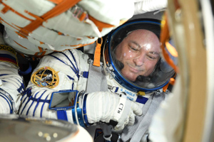 "Маск просто бы посмеялся над нами": Российские космонавты могут остаться без скафандров