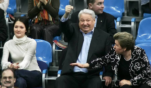 Соратник Ельцина рассказал, как политику угрожали сбить вертолёт с его людьми