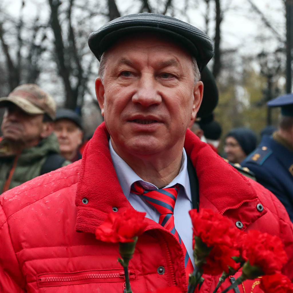 <p>Завтра будут принуждать. Не ширнулись — не пускают в метро, детей в школу, студентов в вузы. И дойдут до самого большого маразма — не выпустят из квартир, пока вы не ширнётесь, не вакцинируетесь!</p>