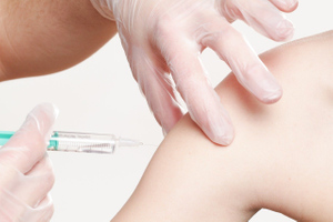 Путин подписал закон о проведении бесплатной вакцинации в частных клиниках