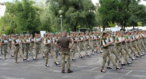 "Садизм чистой воды": Марш женщин-военных на каблуках вызвал негодование властей и жителей Украины